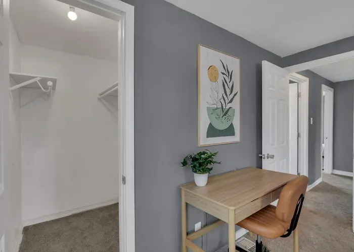 Сasa de vacaciones The Group & Family Retreat Garage And Workstations *