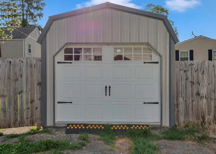 Сasa de vacaciones The Group & Family Retreat Garage And Workstations